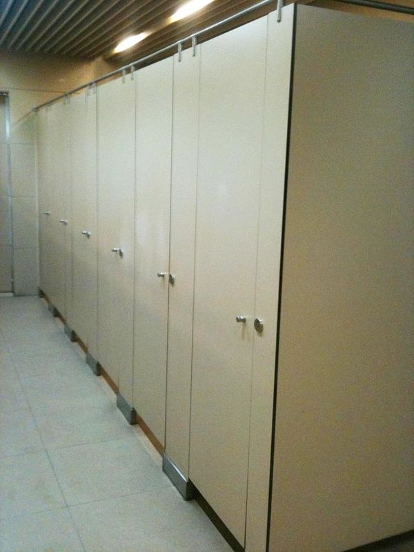 Núcleo de favo de mel de alumínio do painel impermeável da separação do toalete de 25mm para a porta